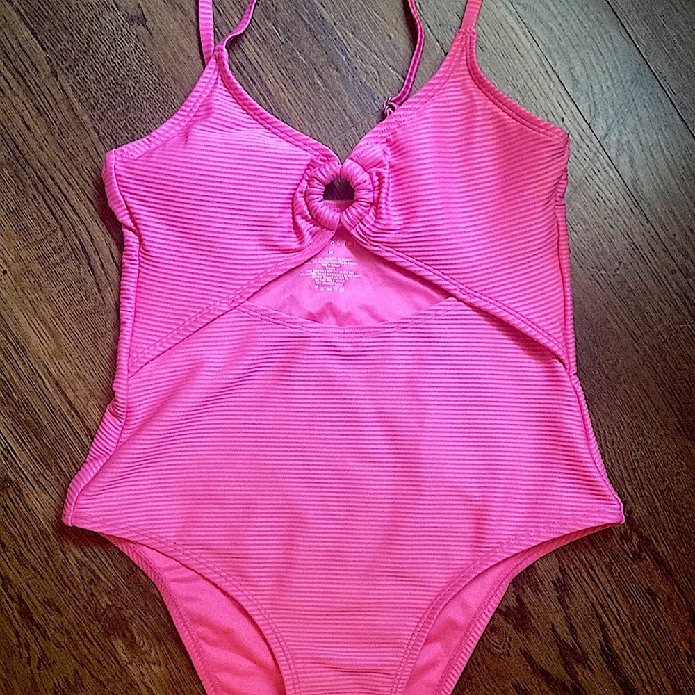 Pink Aeropostale one piece baiting suit